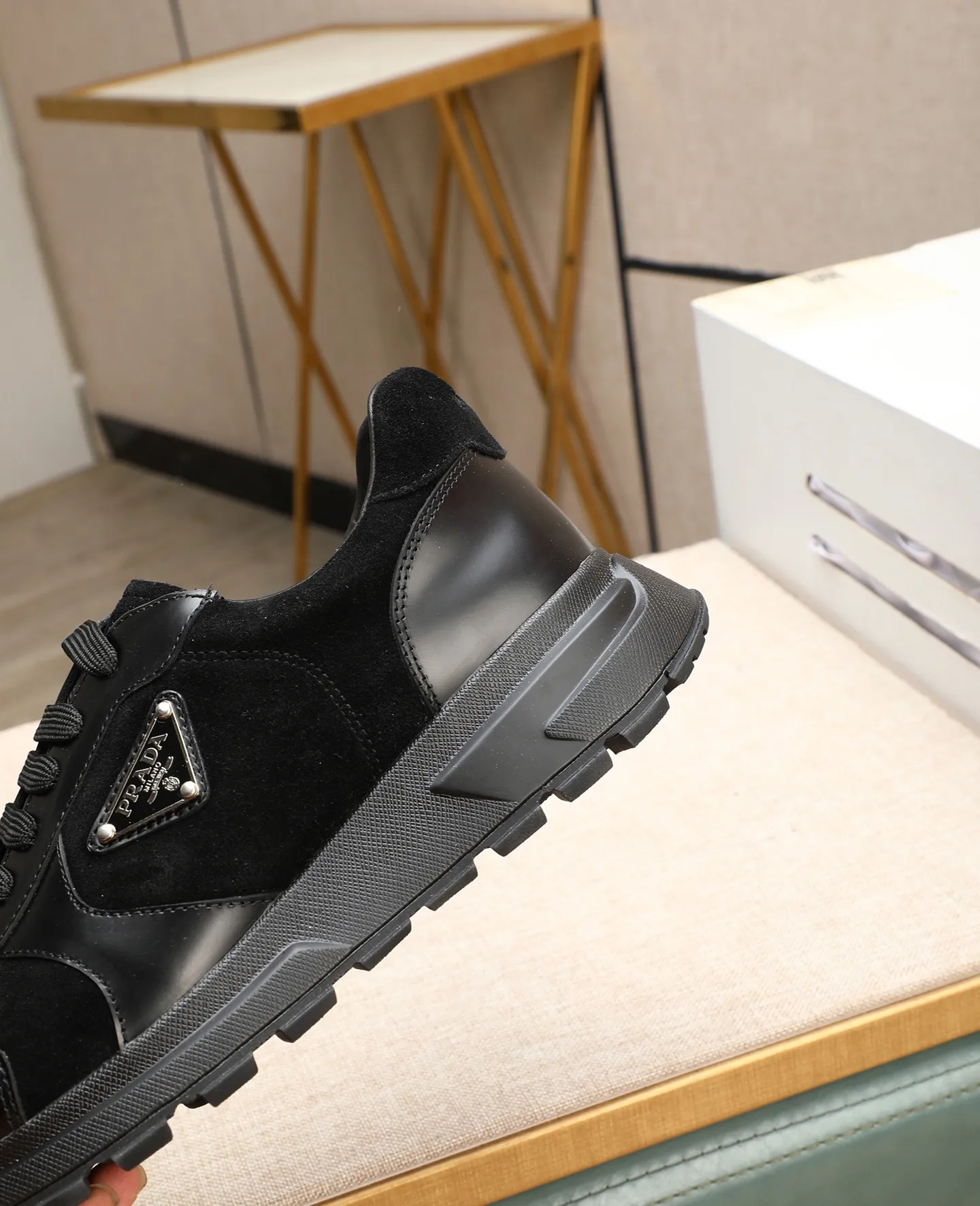 Men's shoes 💰600 Top quality New hot models on the official website, timeless for a century, 🆘 Trendy brand (Prada) mainly promotes hot models, avant-garde and versatile fashion men's shoes private version molding, cowhide surface splicing 1:1 oil edge treatment... fashionable and simple, original imported cowhide lining cowhide feet; the atmosphere and personality are more fashionable, eye-catching and pursuing class, it will subvert the old idea and be a must-have for fashion trendsetters with you! Must keep it for yourself! High-end comfort, high-end quality workmanship. Size: 38-44 Various colors available. full package